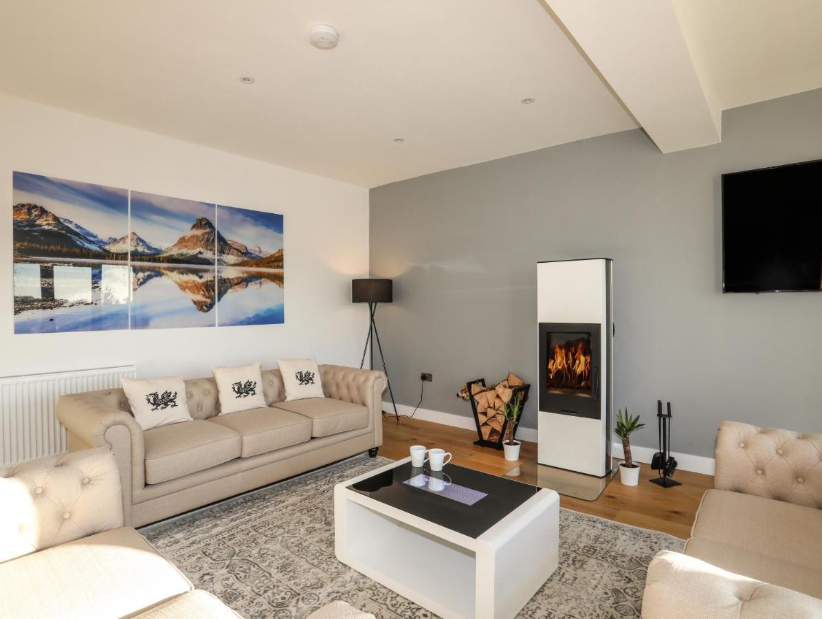 Апартаменты Bryn Min Manton Penthouse Карнарвон Экстерьер фото